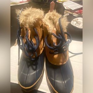 Khombu Winter Duck Boots, Size 7
